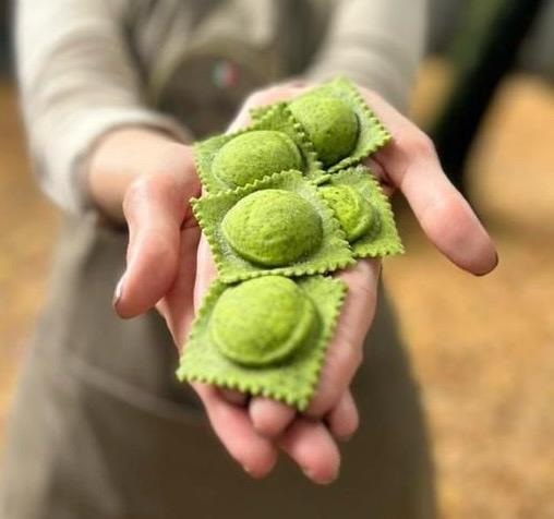 RAVIOLI VERDE DE MOZZARELLA DE BÚFALA E LIMÃO SICILIANO